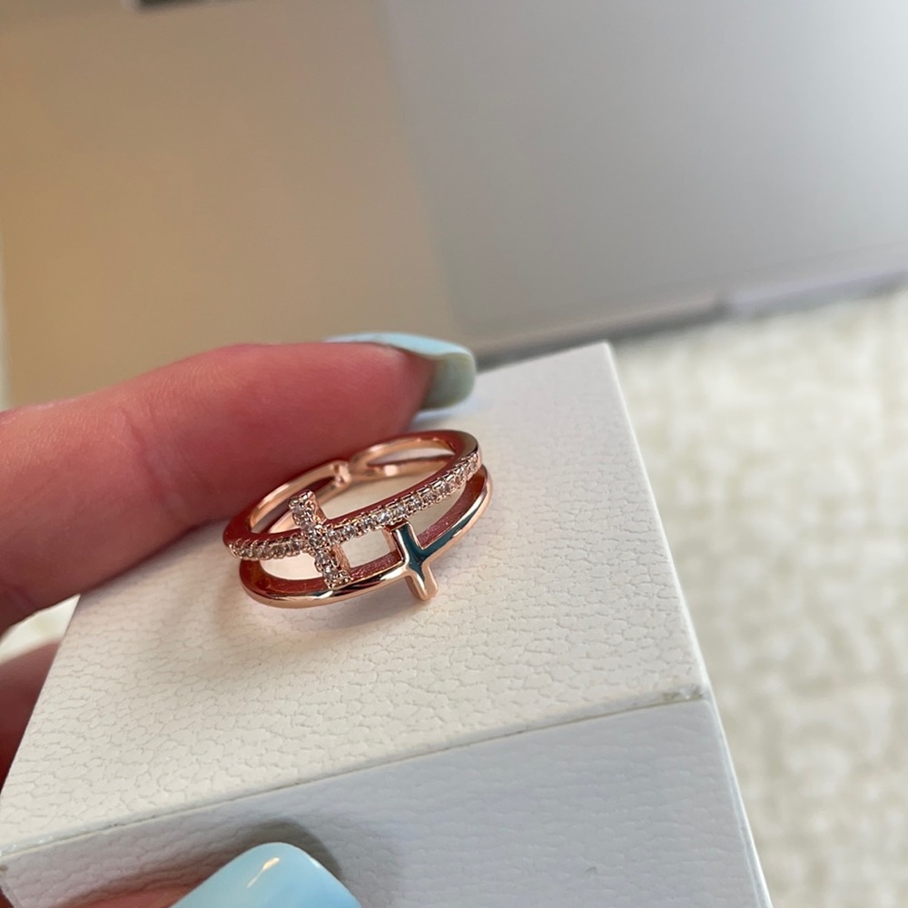 Rose gold double cross ring